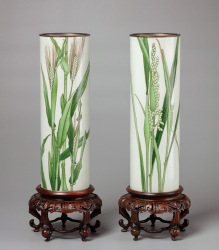 Парные вазы с изображением колосьев ячменя и риса